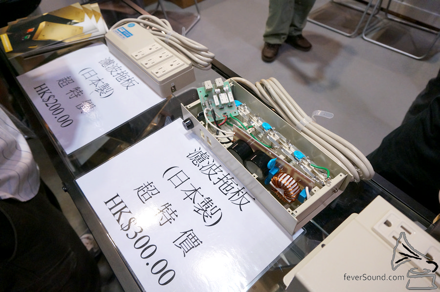 這個日本製三舊水濾波排蘇,可能未必合插 Audio 產品,但我用來插電腦產品或 Switching 產品就好受!唔想花大筆錢買線性供電之前,可以考慮下呢個滄海遺珠!