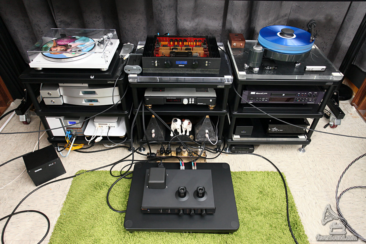 兩個唱盤一同服務,有一種說不出的滿足。