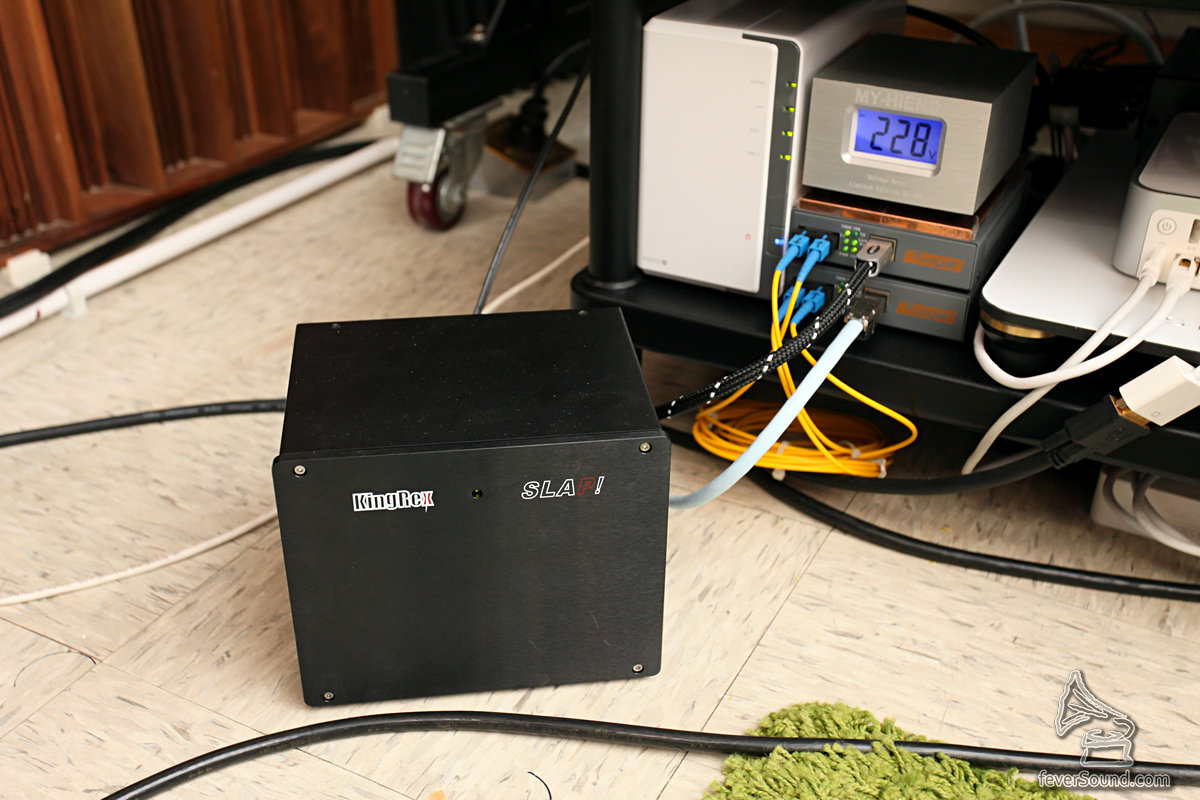 另一提昇,是把原廠的廉價開關DC12V供電,改為線性供電或電池供電,我用KingRex的SLAP電池供電,聲音高低伸延及動態明顯提昇,聲音也更純淨,即使已外置唱頭放大也一樣聽到