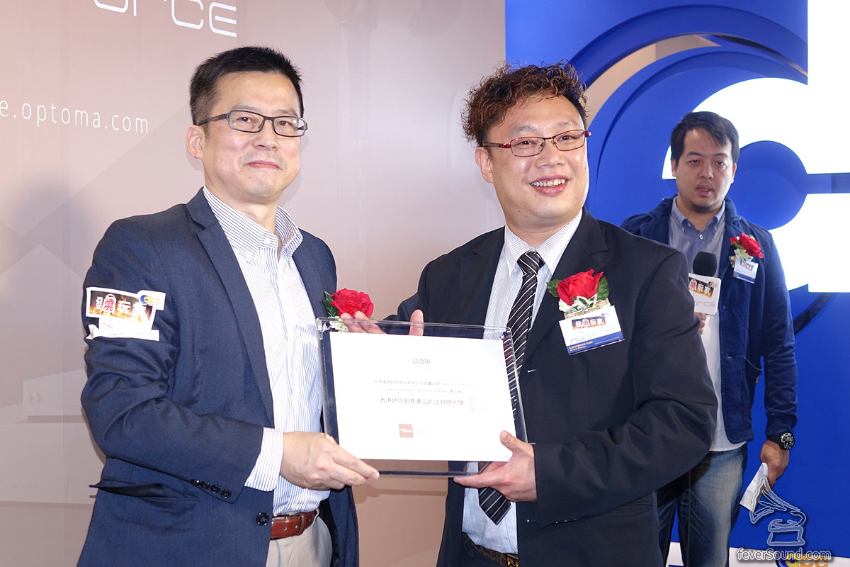 (左起)奧圖碼科技股份亞太區總經理林宗毅博士、Perfect Harmony Audio Visual技術總監劉永勳