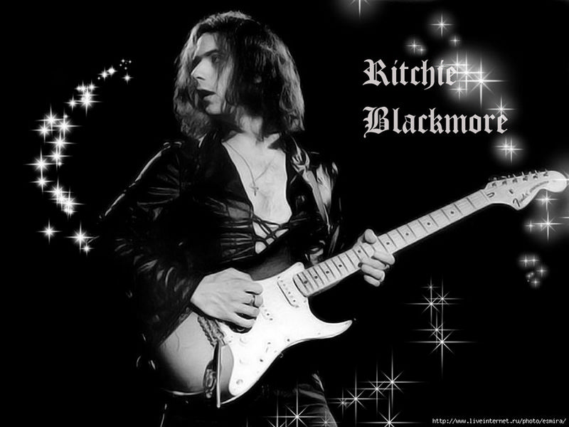 由68年至75年期間服役的Ritchie Blackmore,其出神入化的結他技巧及作曲能力,成為「Deep Purple」的靈魂人物