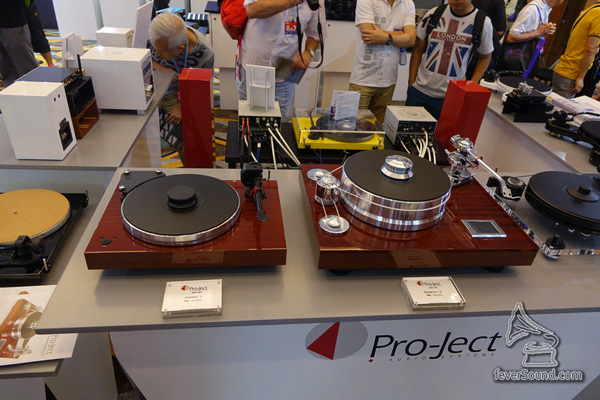 奧地利唱盤大廠 Pro-Ject,今年展出 Signature 12,除了雙摩打及內置 Speed Box 電子控速之外,還有加厚全鋁盤墊,以及全新設計的唱臂,售價HK$88000