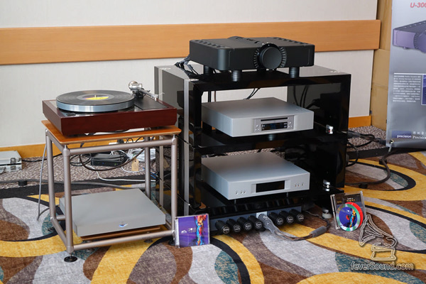 留意今年英國 Linn 只負責訊源,擴音機是 Aavik Acoustics,喇叭是 Raidho acoustics