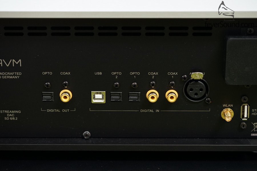 6組數碼輸入,包括支援DSD128的USB,以及專業級AES/EBU,亦有兩組數碼輸出,可作分區音響設定之用