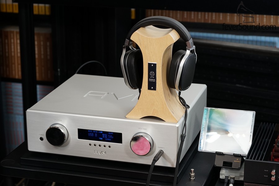 耳機輸出也很細心地設計,推動力足可推動平面震膜的OPPO PM-2,不粗聲之餘聲音亦活生。