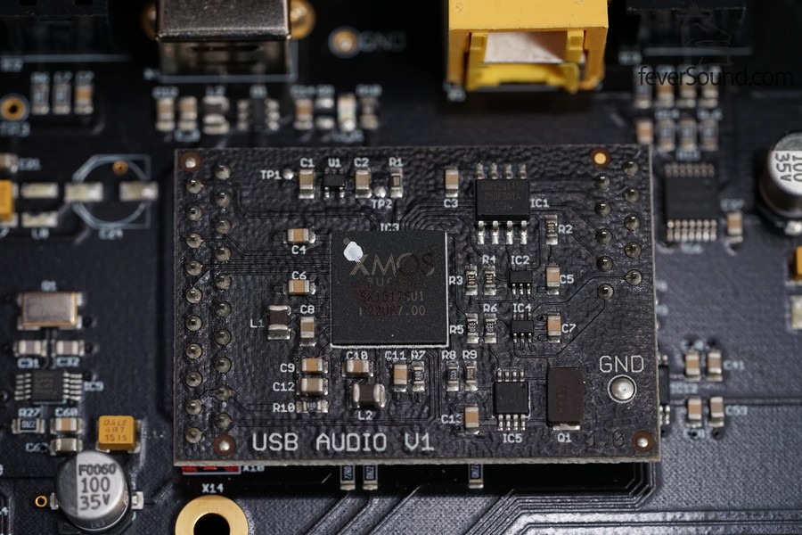 USB接收為XMOS,很大路,但仍不夠,芯片安裝在可更換的線路板上,方便日後有需要作硬件升級