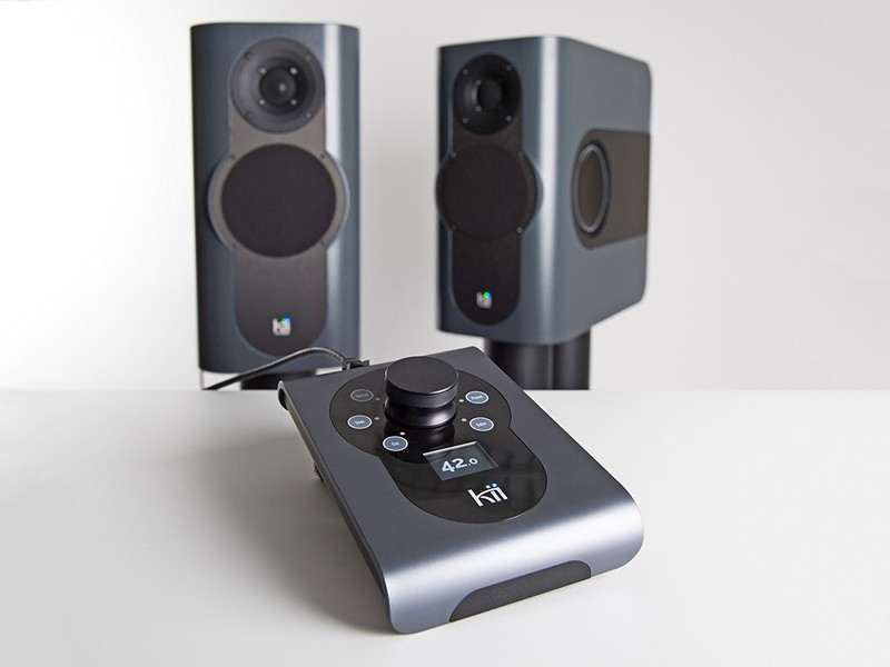 2E：Kii Three是一款嶄新概念的有源揚聲器，個子小小能播放地動山搖的聲音