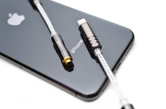 傳承旗艦級設計思路 成就究極 iPhone 轉接線 ORB Brilliant force Lightning – 3.5φ/2.5φ