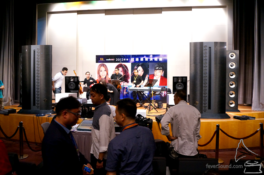 今次在演講廳使用的器材總值 HK$700 萬元!