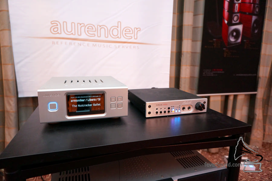 韓國 Aurender 的小型串流播放機(圖左),尺寸適合座枱玩家。