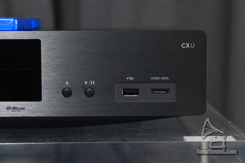 機前方可以接駁 USB 以及支援 MHL 的 HDMI 輸入